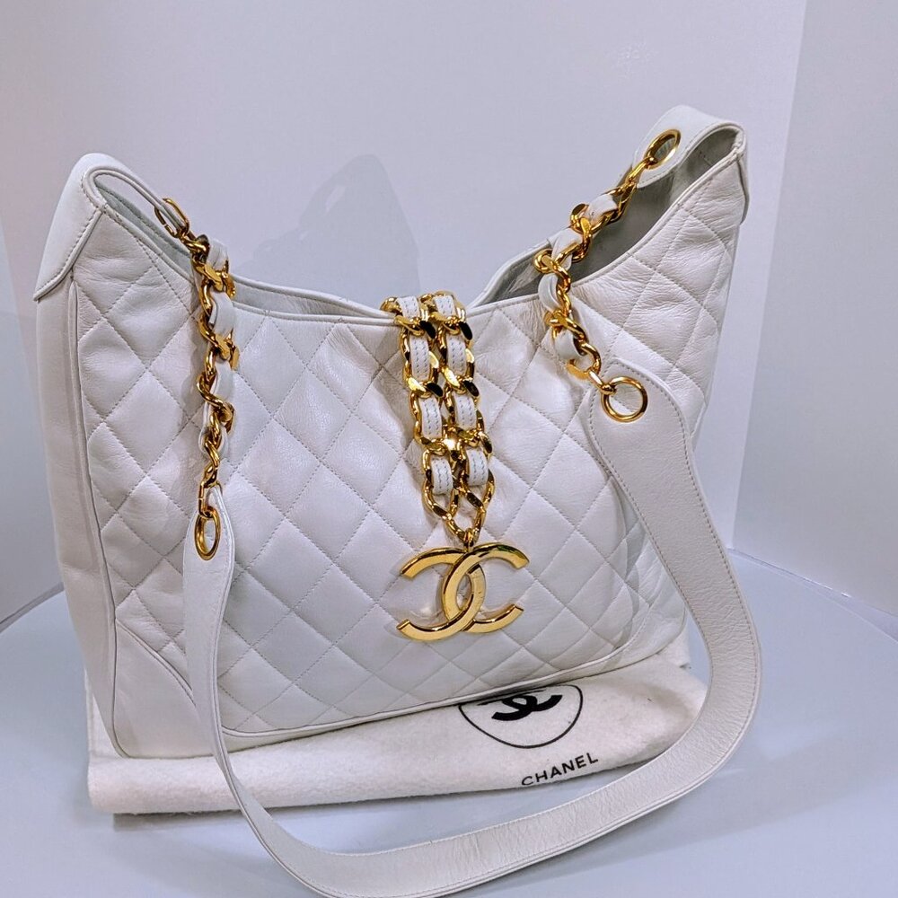 Chanel Rare Vintage White Quilted Lambskin Large Hobo Tote 24k GHW - Picture 2 of 16